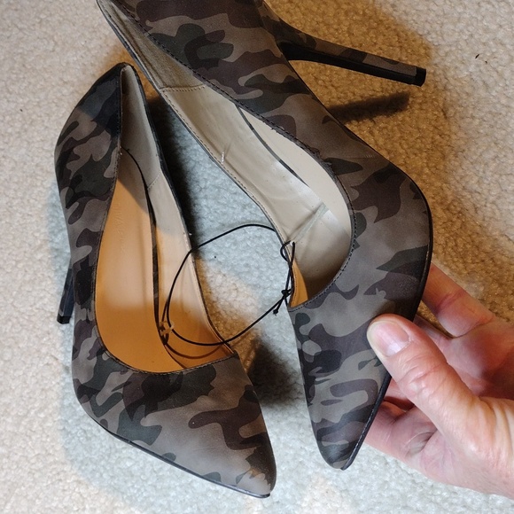 Wild Diva Lounge women's green and gray camo print heels. NWOT. Size 8.5 - Picture 6 of 8